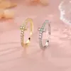 Anillo de Cruz Totalmente Diamantado Moda de Alto Valor Zirconio Super Brillante Banda Fina Anillos Apilables Hip Hop Europeo Americano Anillo en Forma de T en Capas