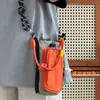 Bolsa ligera y de secado rápido para botella de agua de deportes al aire libre para mujer, bolso de hombro pequeño simple, monedero casual, bolsa cuadrada pequeña para auriculares y teléfono