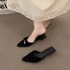 Primer Encuentro: Sandalias para Mujer con Punta Francesa y Tacón de Aguja de Diseño Único 2026 Verano Amarillo para Combinar con Faldas