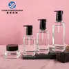 En stock: Set de frascos de vidrio cuadrados para cuidado de la piel, incluyendo frascos de 30-200 ml para tónico, loción y sérum, y un frasco de 50 g para crema facial