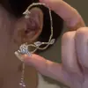 Estilo Douyin Mismo Estilo Mariposa Flor Colgante de Oreja Sin Agujeros en las Orejas Pinza para Oreja Mujer Lujo Ligero Elegante Versátil Espiga Borla Pendientes