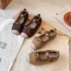 Sapatos Mary Jane estilo floresta retrô para meninas, com sola macia, antiderrapantes, sapatos de princesa, novos sapatos de couro infantis de outono para idades 3-6-8