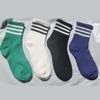 Calcetines de tubo medio de tres barras para primavera y otoño, calcetines deportivos de moda para hombres y mujeres, calcetines de estudiante de tendencia tiburón de todo fósforo en blanco y negro