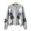 Nueva colección de otoño/invierno estilo coreano: Cárdigan suéter de cuello redondo, bordado floral con intrincados trabajos de cuentas y un elegante diseño de punto