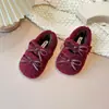 Zapatos peludos para niñas, nuevos estilos de otoño e invierno, zapatos de algodón para niños forrados de felpa, zapatos de princesa con lazo para niñas pequeñas, zapatos sin cordones para bebés