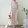 Foto real de vestido de algodón 2026 talla grande de verano estampado holgado adelgazante de manga corta con un ambiente artístico y relajado