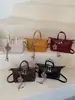 Bolso de mano tejido popular de nicho transfronterizo para mujer, nuevo modelo 2026, versátil, súper moderno, sensación de alta gama, bolso de hombro y cruzado