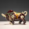 Adornos de Vaca de Cerámica Vaca Luchadora Sala de Estar Hogar Decoración Creativa Girar Gankun Escritorio de Oficina Artesanía Decoración