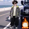 Jaqueta de Fleece para Meninos 2026 Novo Estilo Bonito Bebê Com Veludo Adicional Outono e Inverno Espessa Quente Com Capuz Top de Lã