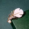 Versión coreana de broche de perla de diamante de alta calidad, moda, hebilla de mariposa anti-luz para bufanda, pasador fino de alta calidad, venta al por mayor de ropa