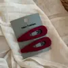 Grampo de Cabelo de Pelúcia Gota d'Água com Embalagem de Cartão para Outono e Inverno Versátil para Franja Lateral Grampo de Cabelo de Luxo Leve Acessório de Cabelo com Toque de Alta Qualidade