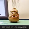 Pieza de mano de ciprés natural tallada con berenjena feliz, linda decoración casera de berenjena, adorno de escritorio personalizado
