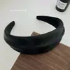 Novas Tiara de Cetim Concava e Convexa Simples e Estilosa para Mulheres, Fashion, Leve e Luxuosa, Versáteis Tiaras de Aba Larga e Acessórios de Cabelo