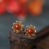 Aretes de Flor Pequeña de Encaje de Ágata Roja Yinnan S925 Moda Simple para Mujer Aretes Calados Venta al Mayoreo de Fábrica