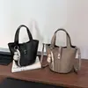 Bolso Canasta de Verduras Portátil con Patrón de Lichi 2026 Nuevo Estilo Simple Casual Cruzado para Mujer Bolso Cubo Portátil de Nicho