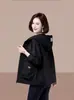 Chaqueta Corta Holgada con Capucha Casual Talla Grande para Mujer Estilo Nuevo Primavera y Otoño 2025 Ropa para Madres de Mediana Edad y Mayores Chaqueta Rejuvenecedora