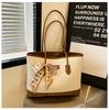 Bolso de hombro informal de gran capacidad para mujer, bolso de hombro textil sencillo y combinable para primavera y verano 2025.