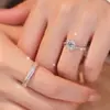 Anillo de moissanita con brazo giratorio transfronterizo para mujer, diseño de nicho y lujoso, anillo de boda ajustable, perfecto como regalo para novia o esposa