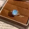 Anillo de Fuego Paraíba con Corte de Fuegos Artificiales de Nuevo Estilo Deslumbrante para Mujer, Anillo de Diamante Rosa Hueco de Moda de Lujo de Gama Alta al por Mayor