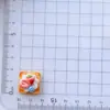 Bolo Cremoso de Morango Simulado Brinquedo de Comida DIY Grampo de Cabelo Artesanal Elástico de Cabelo Capa de Celular Brinquedo de Casa de Brincar Enfeites Decorativos