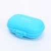 Suministro directo de fábrica caja de almacenamiento de plástico para medicamentos portátil para viajes semana Macaron cuatro mini caja de plástico para medicamentos impresión