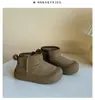 Sapatos de Algodão para Crianças 2025 Outono e Inverno Novos Botas de Neve Botas de Algodão para Meninos Botas Curtas Antichoque Espessadas Botas Quentes para Meninas
