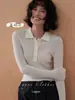 Tricô de gola polo estruturada e manga longa em fio Yangzi, estilo old money, peça básica de alta qualidade para mulheres