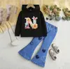 Suministro Mayorista Transfronterizo de Comercio Exterior de Nuevos Conjuntos de Sudaderas con Capucha de Manga Larga y Pantalones Acampanados con Estampado de Corazón para Niñas de Otoño e Invierno