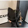 Bolsa de Diseño Retro de Nicho para Mujer 2024 Nuevo Bolso Cruzado Versátil de Textura de Alta Gama Bolso Bandolera Popular Bolso Cubo
