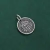 Colgante de Plata de Ley S925 con Forma de Cráter del Dios Amarillo de la Riqueza, Placa Redonda Sólida, Colgante Amarillo de Riqueza Finamente Elaborado, Accesorio Cultural Estilo Tíbet, Colgante Lateral