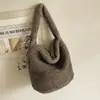 Bolsa Esponjosa Bolsa Tote de Gran Capacidad Bolsa de Felpa Nuevo Estilo Otoño/Invierno 2026 Piel de Felpa Estampado de Leopardo Bolso de Hombro Único Bolso Cubo de Moda