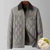 Jaqueta casual leve acolchoada de algodão com visual de seda, gola mandarim, color block, estilo workwear, para homens de meia-idade e jovens, incorporando uma estética "old money".