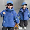 Conjunto de dos piezas de chaqueta acolchada de invierno para niños, estilo coreano, ropa exterior deportiva elegante para niños, adecuado para niños pequeños y medianos, para exportación y ventas transfronterizas