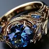 Anillo de estilo europeo y americano con incrustaciones de zafiro, anillo elegante y lujoso, anillo vintage de corte de nicho con diseño y personalidad únicos