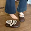 Zapatos de algodón Zimao Mao cálidos, forrados de felpa, antideslizantes, estilo nuevo 2026, suela gruesa, versátiles zapatos de invierno estilo Birkenstock para mujer, con correas de velcro, de moda