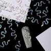 Joyería para Uñas con Mini Lentejuelas de Serpiente Transfronteriza Dibujos Animados Zapatos Planos Exquisitos Base de Resina Uñas con Forma de Serpiente Accesorios de Uñas Portátiles Diamantes