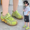 Nuevos zapatos deportivos slip-on de otoño e invierno para niños y niñas, zapatos infantiles de piel con suelas suaves, zapatos casuales de moda