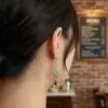 Estilo Nuevo de Principios de Primavera "Verde Montaña Primaveral" Pendientes Retro Verdes Florales con Gota de Agua y Borlas, Pendientes de Alta Gama y Lujosos