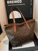 Bolsa Tote de Gran Capacidad, Elegante y Versátil para Mujer, Nuevo Modelo 2026, Alto Valor Estético, Bolso de Hombro Ligero para el Día a Día