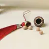 Linterna Hueca de Sándalo Estilo Antiguo con Borla Roja Colgante para Teléfono Móvil, Bola de Saquito, Accesorio Portátil para Hombres y Mujeres