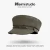 Otoño 2026 Nuevas Llegadas Estilo Retro de Lujo Ligero Gorra Naval de Gamuza Decoración con Remaches Metálicos Gorra Militar Versátil En Stock Venta al por Mayor