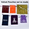 Bolsa de Veludo de Alta Qualidade Personalizada pelo Fabricante, Calças com Bolso de Aba com Cordão para Joias, Bolsa de Armazenamento para Fones de Ouvido/Bateria Externa para Celular