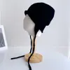 Gorro de punto moderno y popular con orejeras, perfecto para mujeres en otoño e invierno, hecho de una mezcla de lana, versátil y elegante