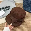 Sombrero Cubo de Gamuza con Puntadas de Contraste Retro para Mujer Otoño Invierno Estilo Británico Sombrero Adelgazante para la Cara Elegante Versátil Sombrero Cubo