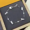 Pulsera Europea y Americana Transfronteriza 2025 Nuevo Estilo Lv con Logo y Múltiples Patrones de Letras para Mujer, Pulsera de Alta Gama, Venta al por Mayor para Transmisión en Vivo