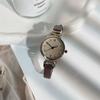 Cross-border novo estilo relógio feminino retro estilo britânico nicho luz luxo moda sentido feminino estudante redondo digital cinto compacto