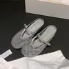 Sandálias Mary Jane Femininas Vazadas com Strass Brilhante 2026 Primavera/Verão Novos Moccasins Baixos para Mulheres