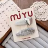 Pin BB para niña de color plateado estilo coreano con lazo dulce, pinza para el pelo versátil para niños de cuero dulce y genial, pasador lateral para niñas