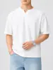 Ropa para Hombre Fengshe / 2026 Verano Nueva Camiseta Base de Rayas Verticales Texturizadas para Hombre de Manga Corta con Cuello en V
