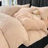 Juego de ropa de cama de cuatro piezas de terciopelo de leche bordado morado, engrosado para abrigar, ropa de cama de felpa de doble cara para invierno, funda de edredón y juego de sábanas